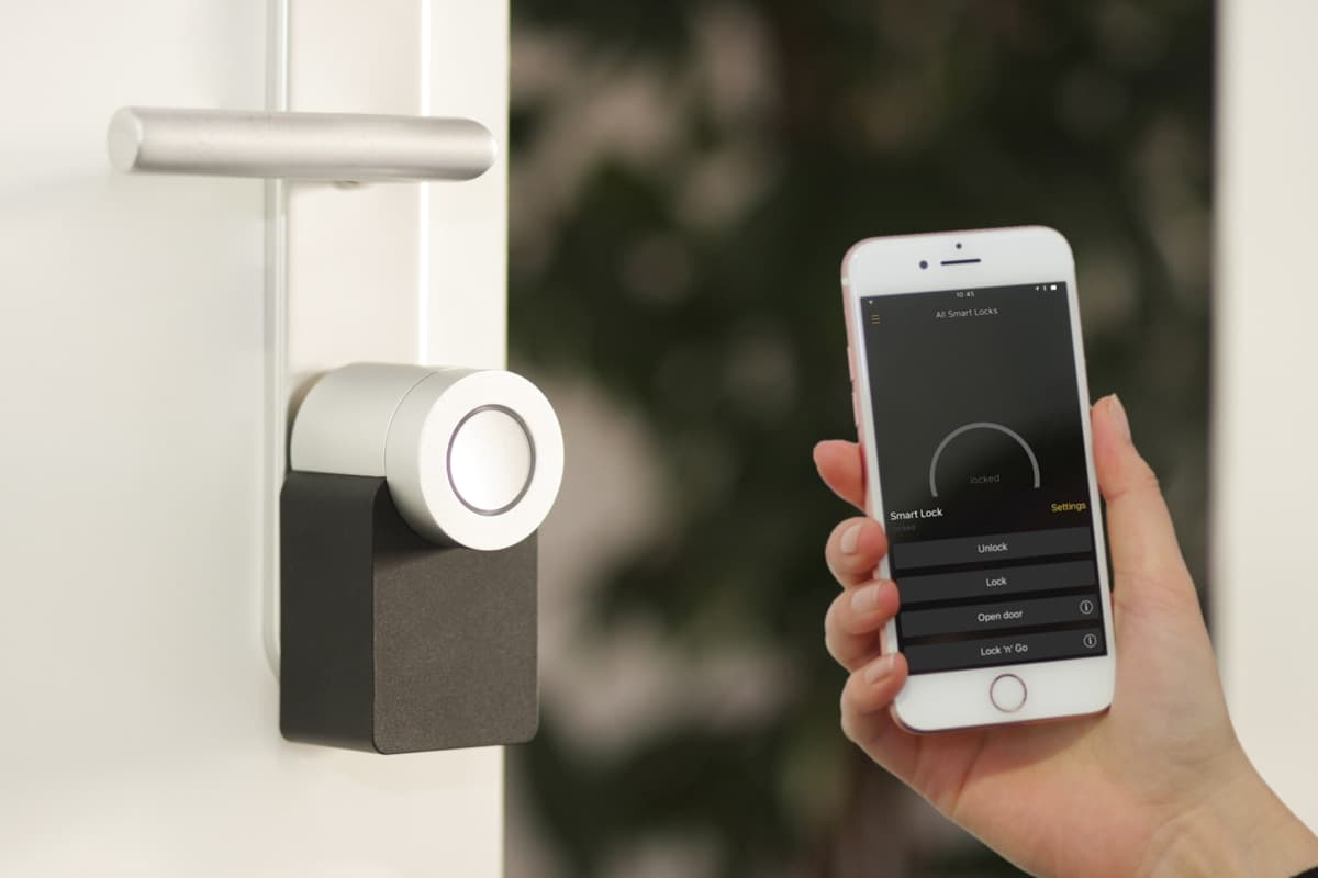 Smart home control panel with ambient lighting